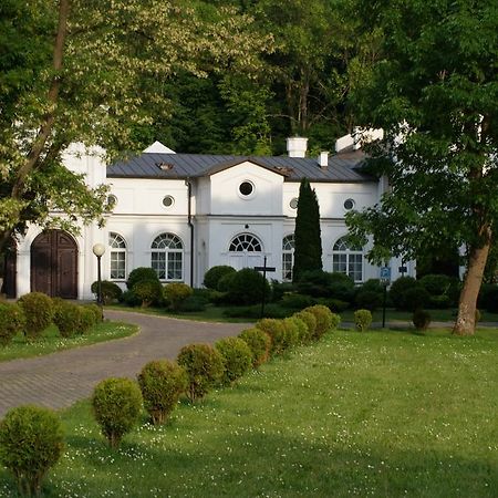 Bed and Breakfast Roskosz Zespol Dworsko Parkowy à Biała Podlaska Extérieur photo